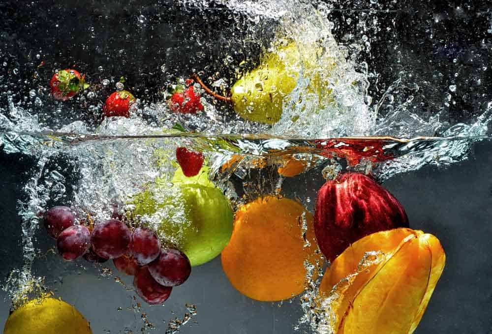 fruit-splashing-in-water